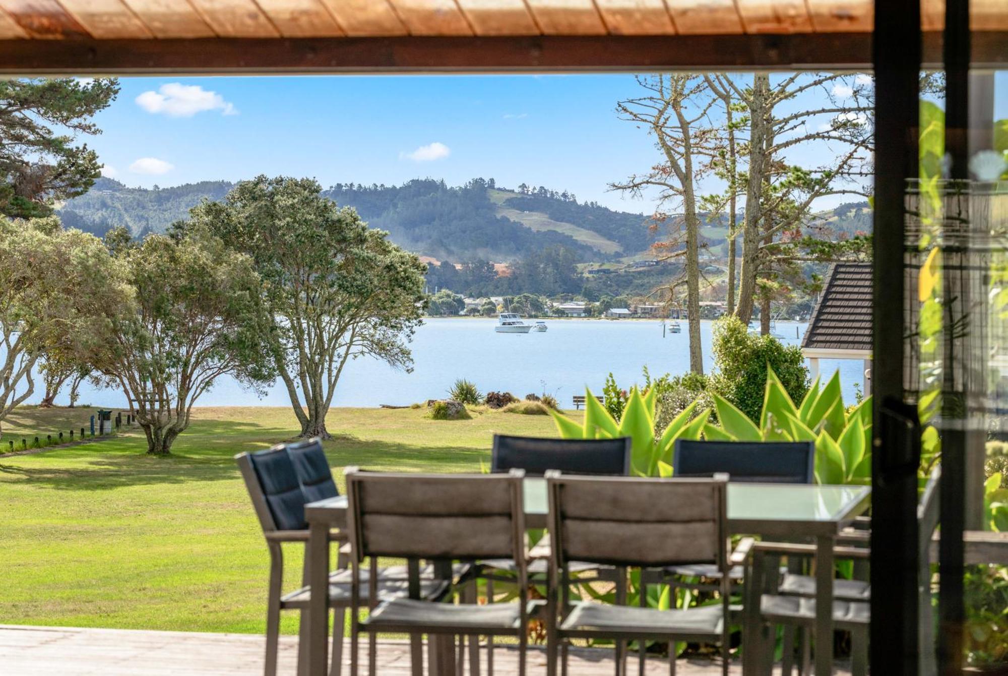 Pauanui Beach House Suntrap Exterior photo