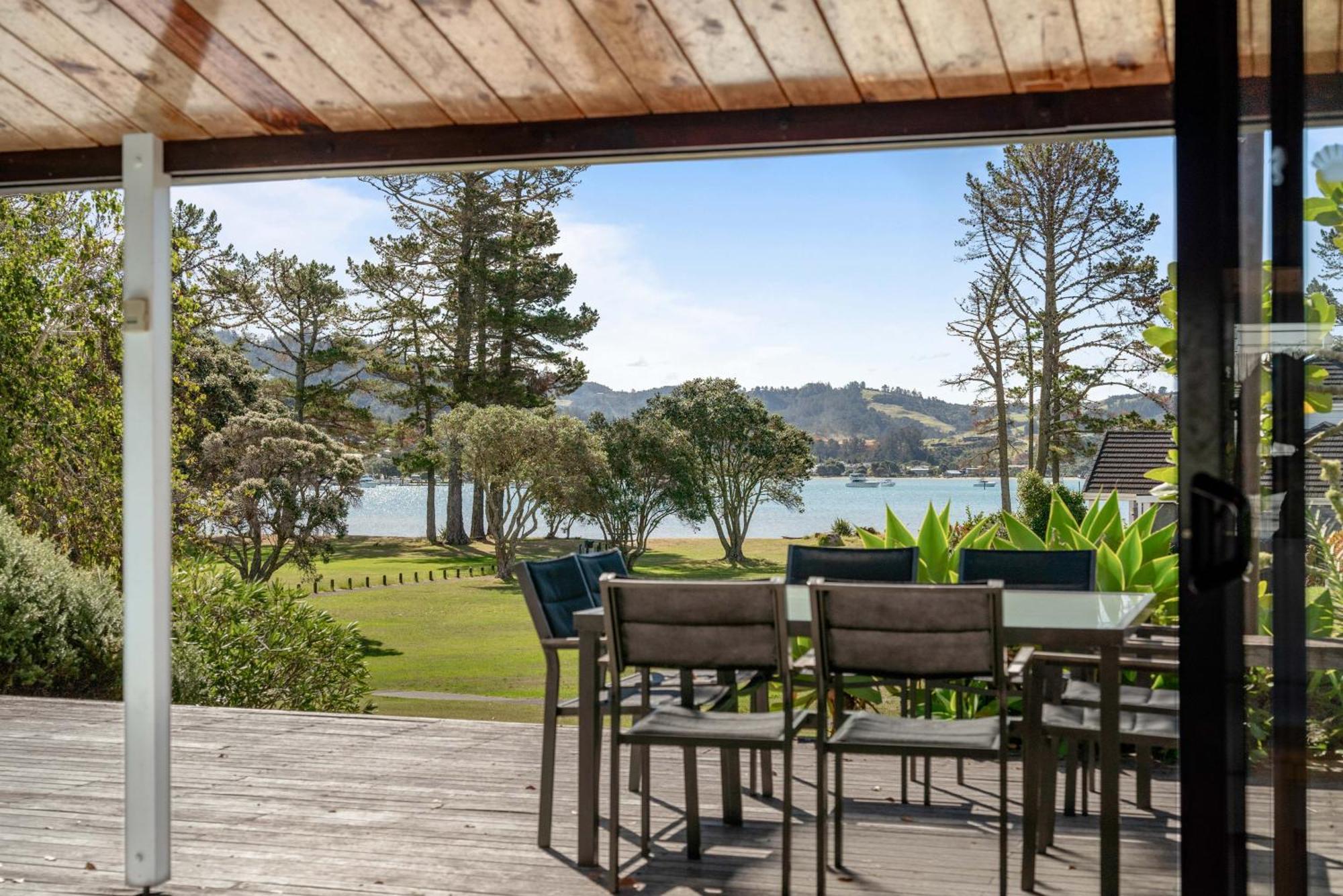 Pauanui Beach House Suntrap Exterior photo