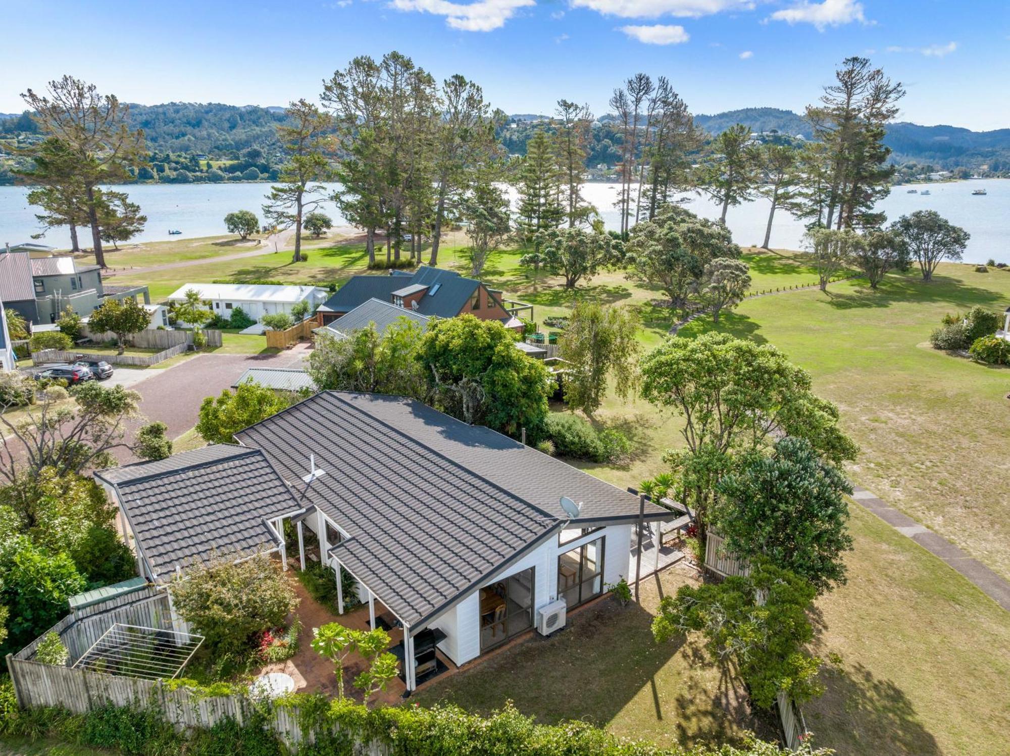 Pauanui Beach House Suntrap Exterior photo