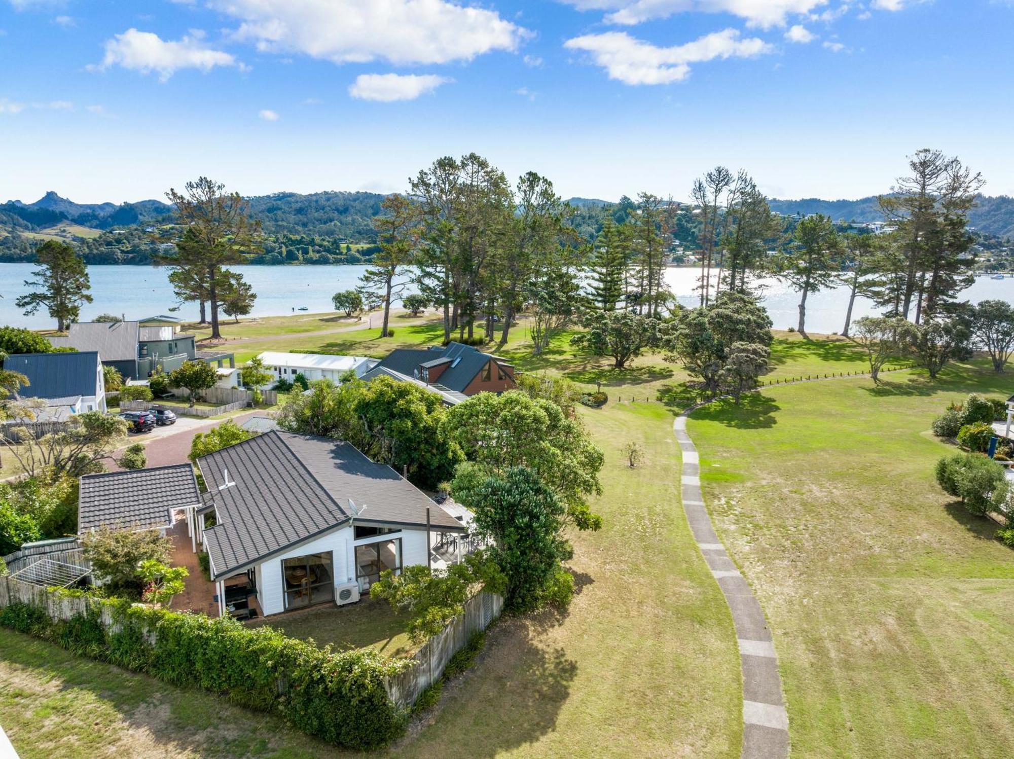 Pauanui Beach House Suntrap Exterior photo